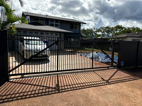 Custom aluminum driveway gate built in Kapolei